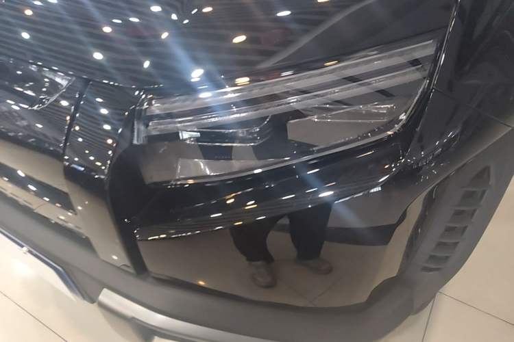 Used Formula Leopard Titanium 3 2025 501 km Range Rear-Wheel Drive Intelligent Driving Max Edition Left Front Headlight