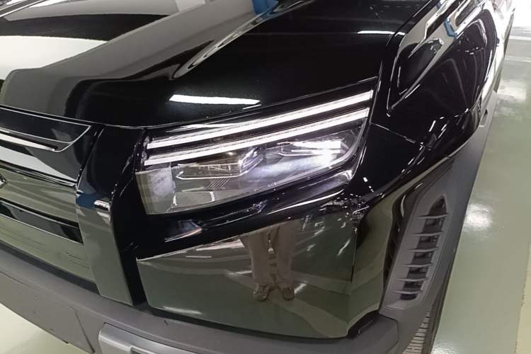 Used Formula Leopard Titanium 3 2025 501KM All-Wheel Drive Intelligent Driving Ultra Version Left Front Headlight