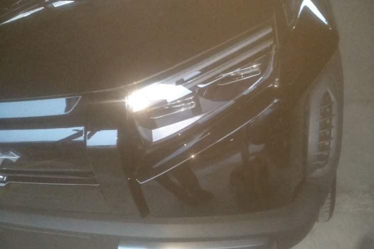 Used Formula Leopard Titanium 3 2025 501KM All-Wheel Drive Intelligent Driving Ultra Version Left Front Headlight