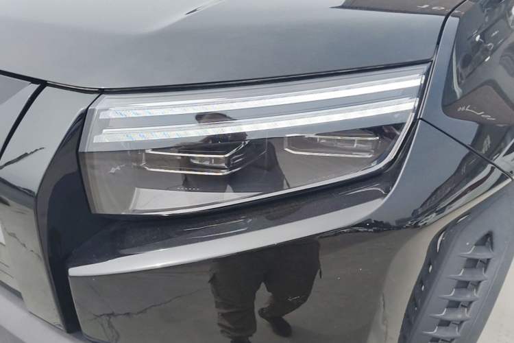 Used Formula Leopard Titanium 3 2025 501KM All-Wheel Drive Intelligent Driving Ultra Version Left Front Headlight