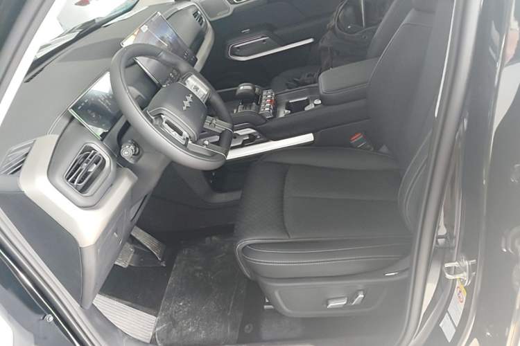 Used Formula Leopard Titanium 3 2025 501KM All-Wheel Drive Intelligent Driving Ultra Version Left Front Seat