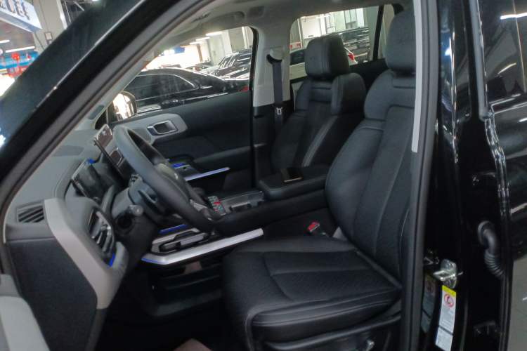 Used Formula Leopard Titanium 3 2025 501KM All-Wheel Drive Intelligent Driving Ultra Version Left Front Seat