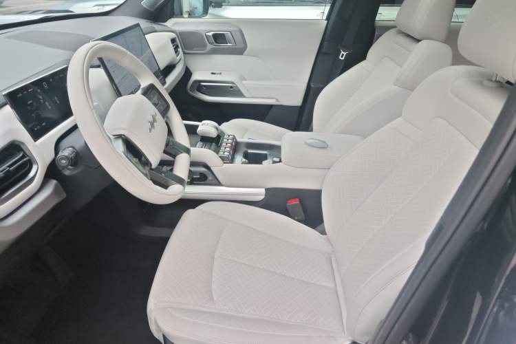 Used Formula Leopard Titanium 3 2025 501KM All-Wheel Drive Intelligent Driving Ultra Version Left Front Seat