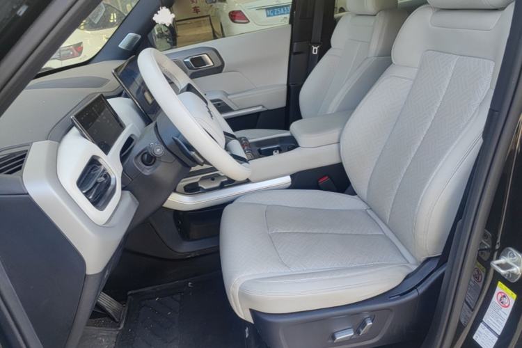 Used Formula Leopard Titanium 3 2025 501KM All-Wheel Drive Intelligent Driving Ultra Version Left Front Seat