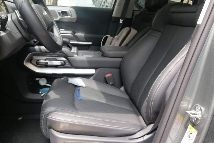 Used Formula Leopard Titanium 3 2025 501KM All-Wheel Drive Intelligent Driving Ultra Version Left Front Seat
