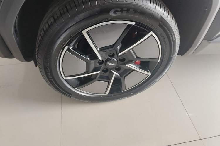 Used Formula Leopard Titanium 3 2025 501KM All-Wheel Drive Intelligent Driving Ultra Version Left Front Wheel Hub