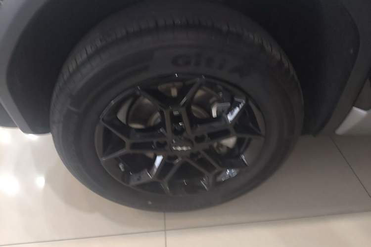 Used Formula Leopard Titanium 3 2025 501 km Range Rear-Wheel Drive Intelligent Driving Max Edition Left Front Wheel Hub