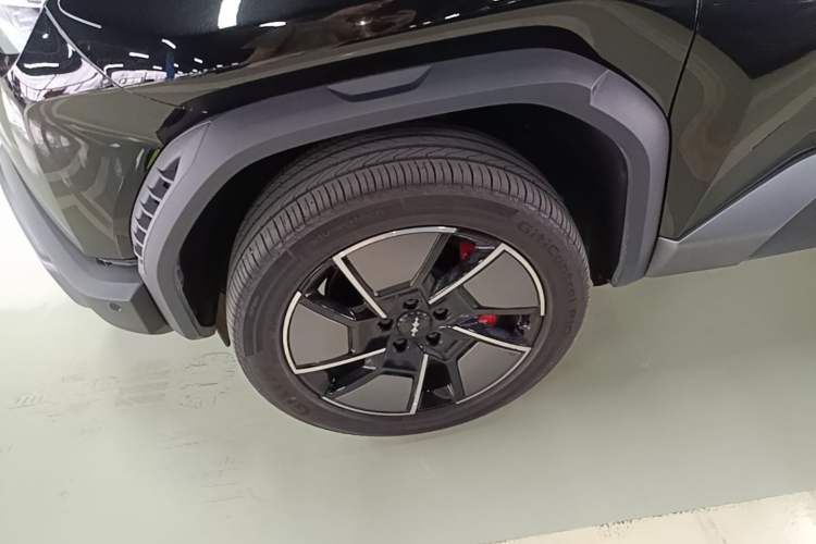 Used Formula Leopard Titanium 3 2025 501KM All-Wheel Drive Intelligent Driving Ultra Version Left Front Wheel Hub