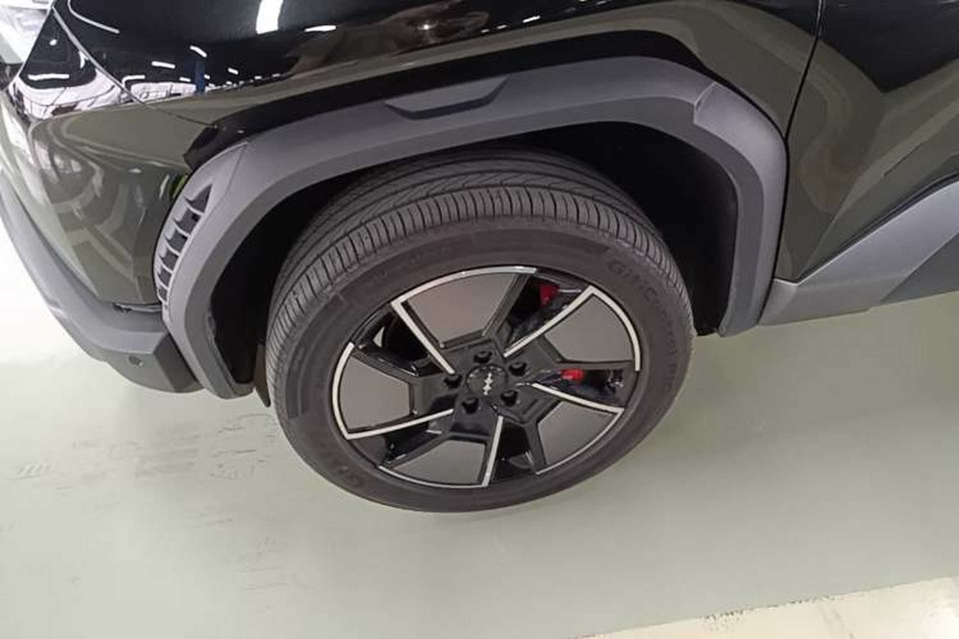 Used Formula Leopard Titanium 3 2025 501KM All-Wheel Drive Intelligent Driving Ultra Version Left Front Wheel Hub