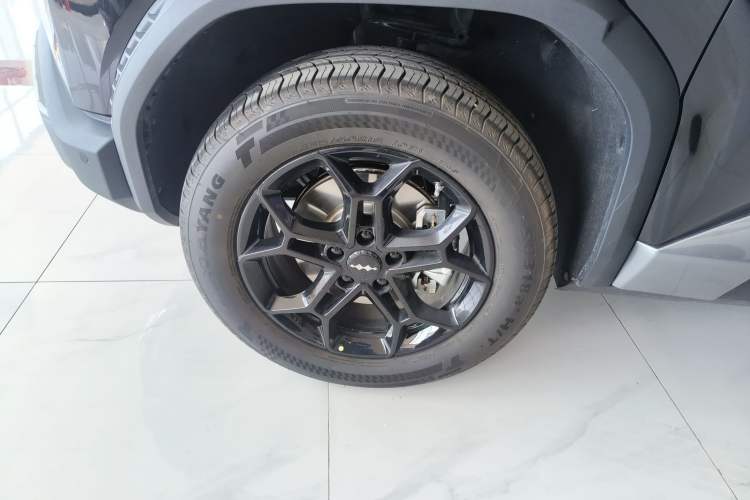 Used Formula Leopard Titanium 3 2025 501 km Range Rear-Wheel Drive Intelligent Driving Max Edition Left Front Wheel Hub
