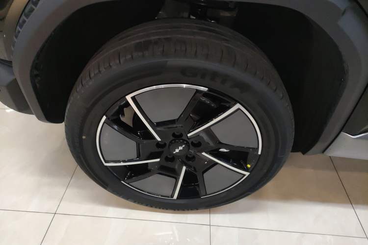 Used Formula Leopard Titanium 3 2025 501 km All-Wheel Drive Intelligent Driving Max Edition Left Front Wheel Hub