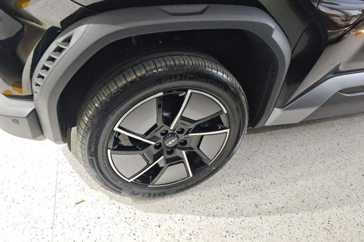 Used Formula Leopard Titanium 3 2025 501 km All-Wheel Drive Intelligent Driving Max Edition Left Front Wheel Hub