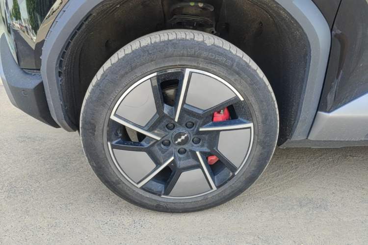 Used Formula Leopard Titanium 3 2025 501KM All-Wheel Drive Intelligent Driving Ultra Version Left Front Wheel Hub