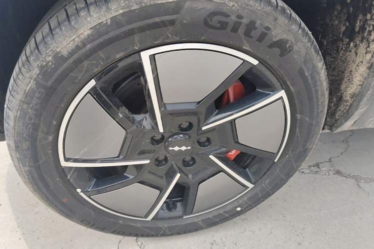 Used Formula Leopard Titanium 3 2025 501KM All-Wheel Drive Intelligent Driving Ultra Version Left Front Wheel Hub