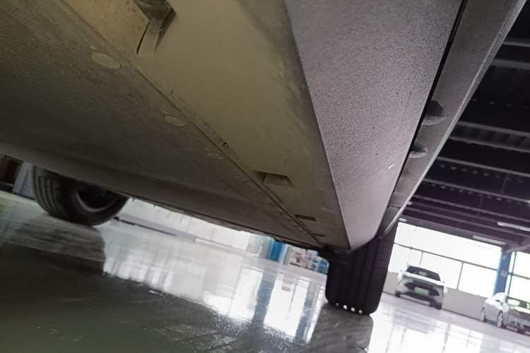Used Formula Leopard Titanium 3 2025 501KM All-Wheel Drive Intelligent Driving Ultra Version Left Side Sill