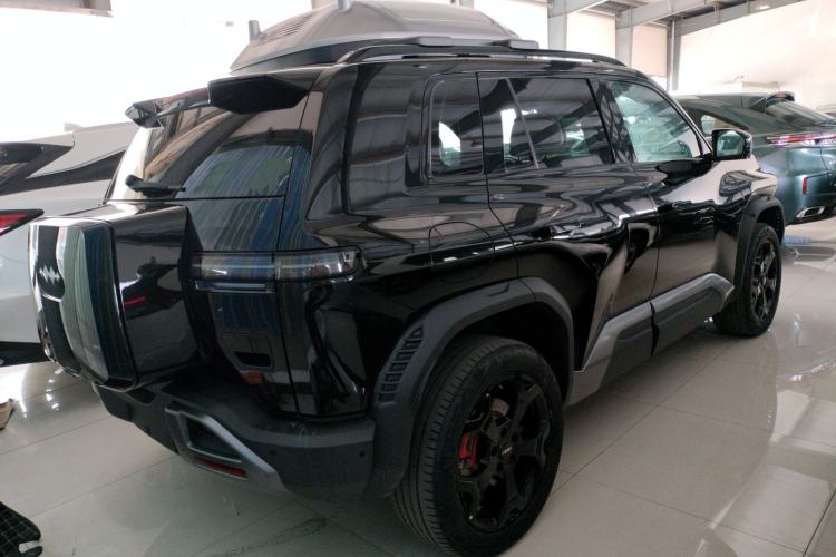 Used Formula Leopard Titanium 3 2025 501 km Four-Wheel Drive Drone Edition Rear Right 45 Deg