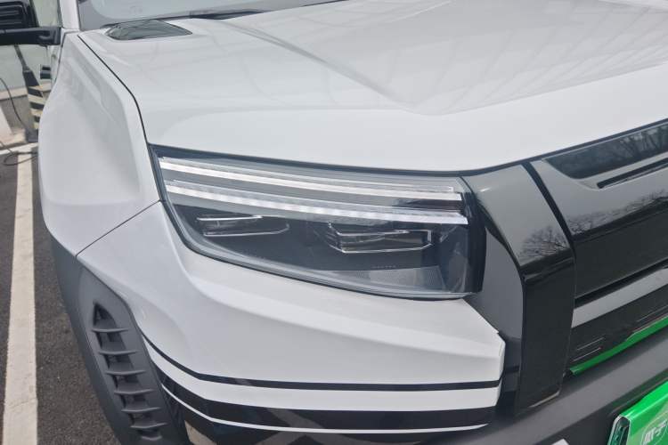 Used Formula Leopard Titanium 3 2025 501KM All-Wheel Drive Intelligent Driving Ultra Version Right Front Headlight