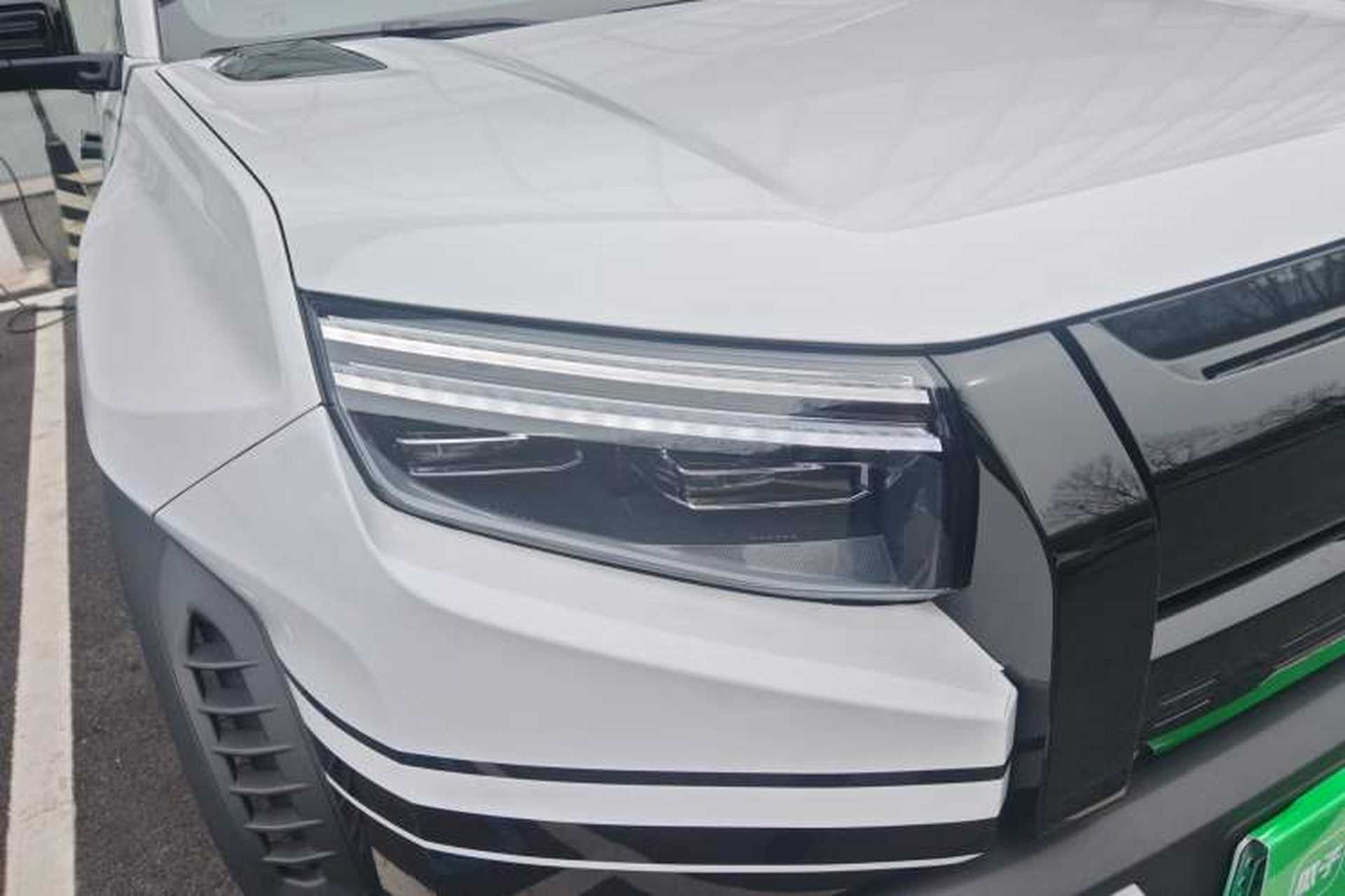 Used Formula Leopard Titanium 3 2025 501KM All-Wheel Drive Intelligent Driving Ultra Version Right Front Headlight