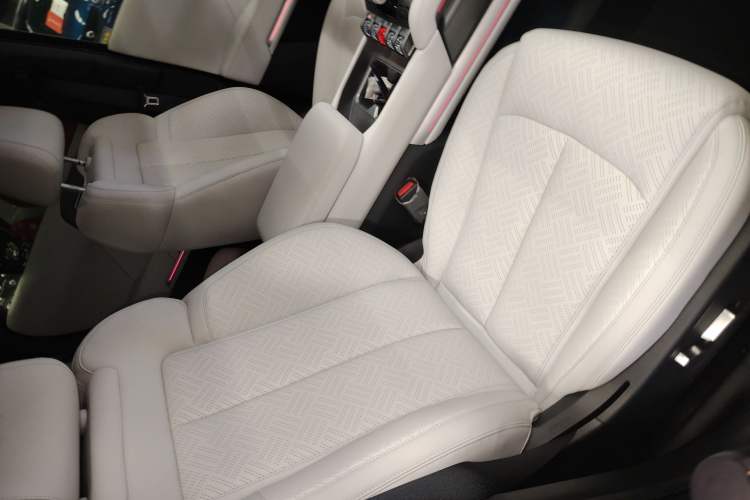 Used Formula Leopard Titanium 3 2025 501 km All-Wheel Drive Intelligent Driving Max Edition Right Front Seat