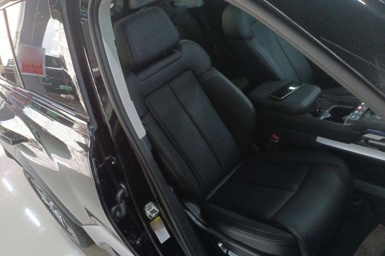 Used Formula Leopard Titanium 3 2025 501KM All-Wheel Drive Intelligent Driving Ultra Version Right Front Seat