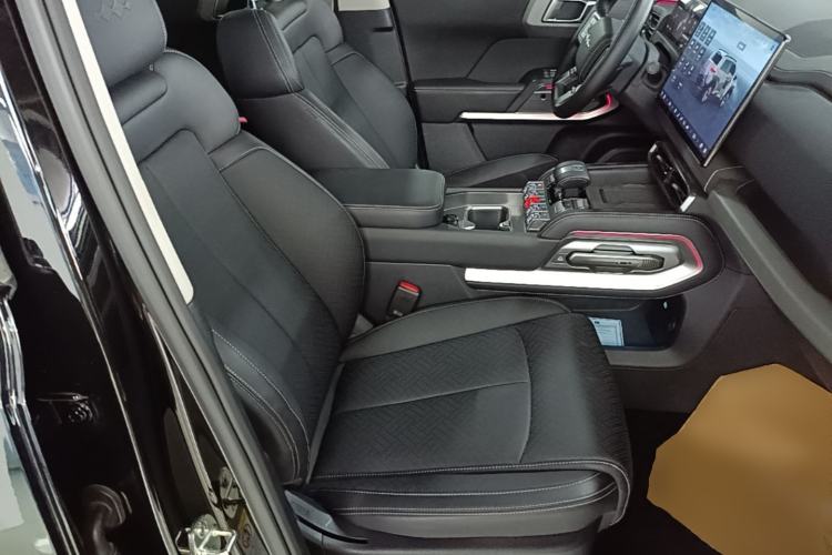Used Formula Leopard Titanium 3 2025 501KM All-Wheel Drive Intelligent Driving Ultra Version Right Front Seat