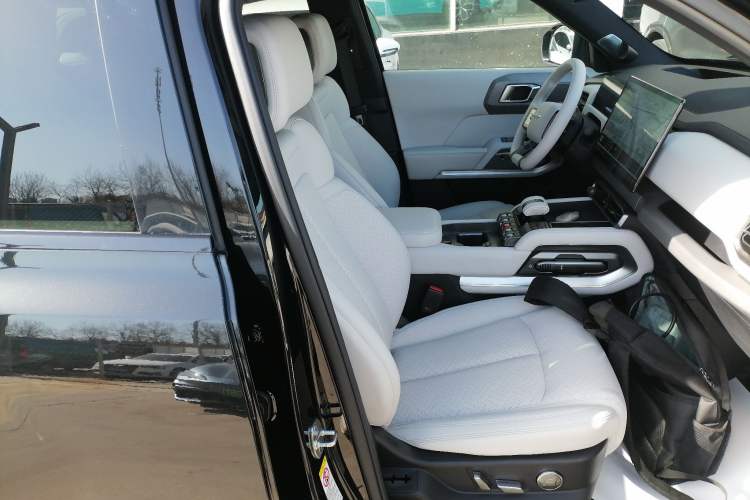 Used Formula Leopard Titanium 3 2025 501 km Four-Wheel Drive Drone Edition Right Front Seat