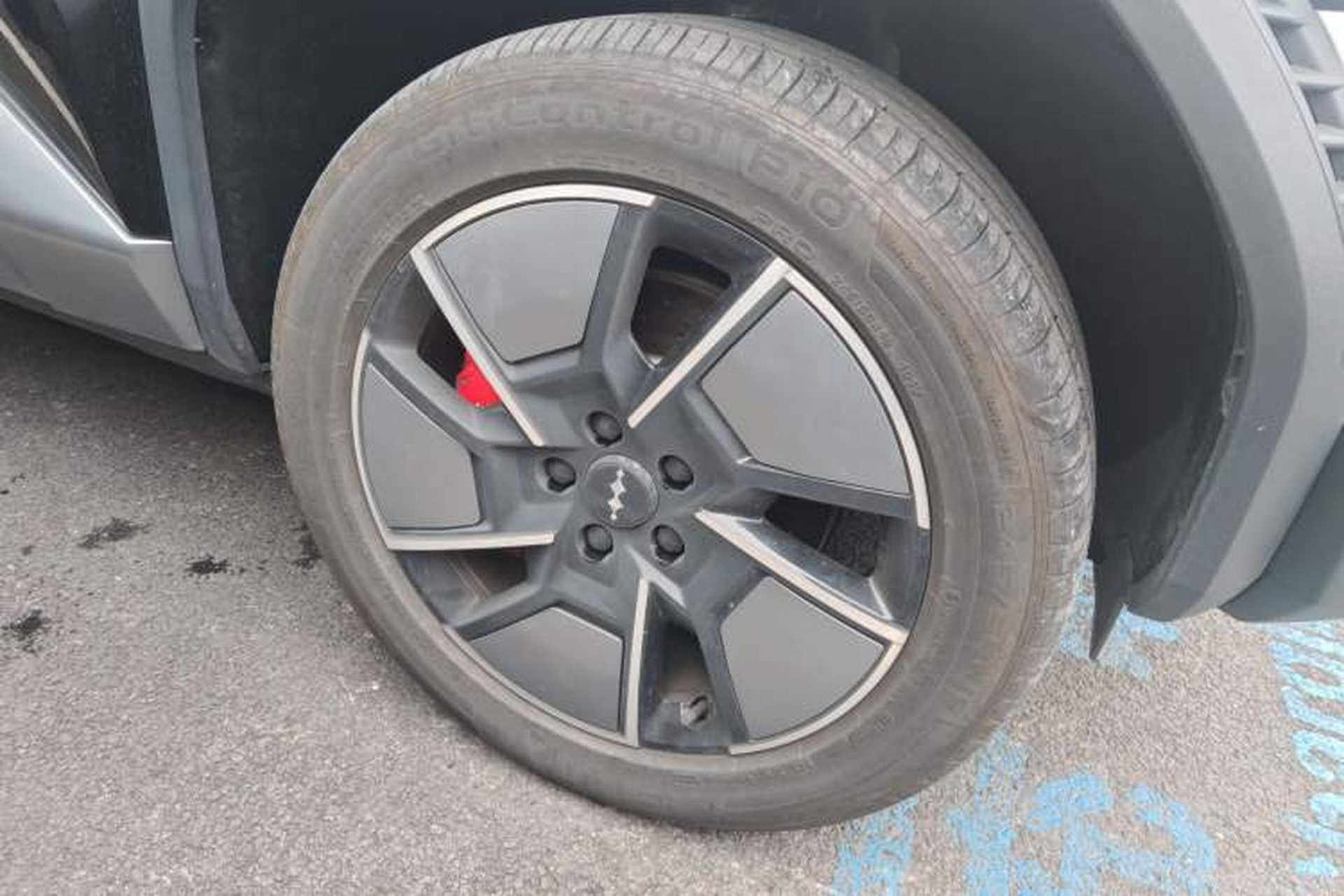 Used Formula Leopard Titanium 3 2025 501KM All-Wheel Drive Intelligent Driving Ultra Version Right Front Wheel Hub
