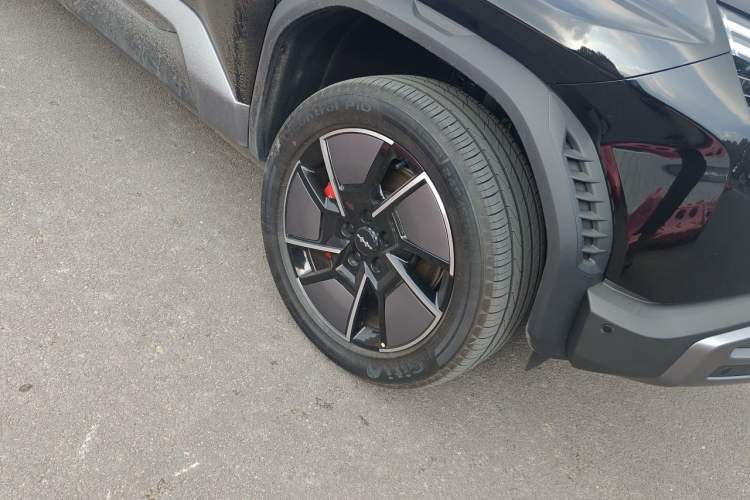 Used Formula Leopard Titanium 3 2025 501KM All-Wheel Drive Intelligent Driving Ultra Version Right Front Wheel Hub