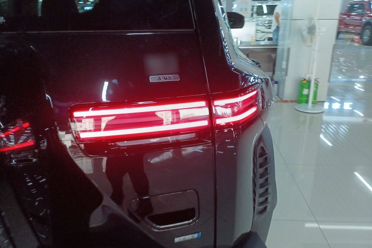 Used Formula Leopard Titanium 3 2025 501KM All-Wheel Drive Intelligent Driving Ultra Version Right Rear Taillight