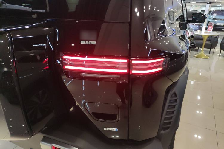 Used Formula Leopard Titanium 3 2025 501 km All-Wheel Drive Intelligent Driving Max Edition Right Rear Taillight
