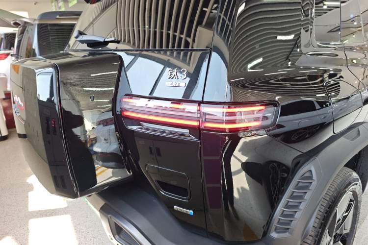 Used Formula Leopard Titanium 3 2025 501 km All-Wheel Drive Intelligent Driving Max Edition Right Rear Taillight