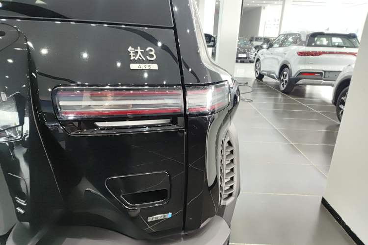 Used Formula Leopard Titanium 3 2025 501 km All-Wheel Drive Intelligent Driving Max Edition Right Rear Taillight