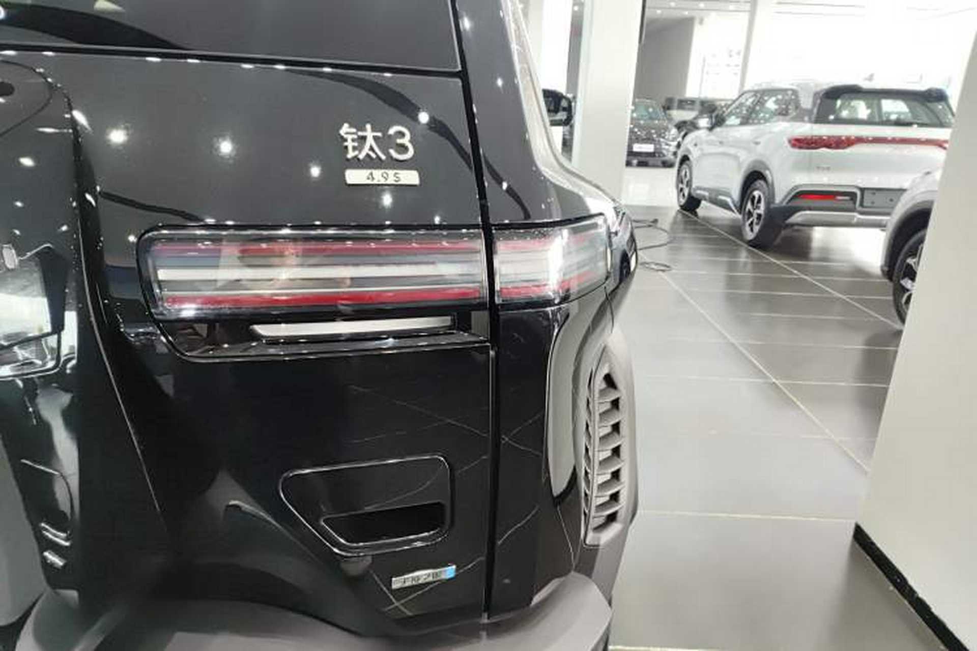 Used Formula Leopard Titanium 3 2025 501 km All-Wheel Drive Intelligent Driving Max Edition Right Rear Taillight
