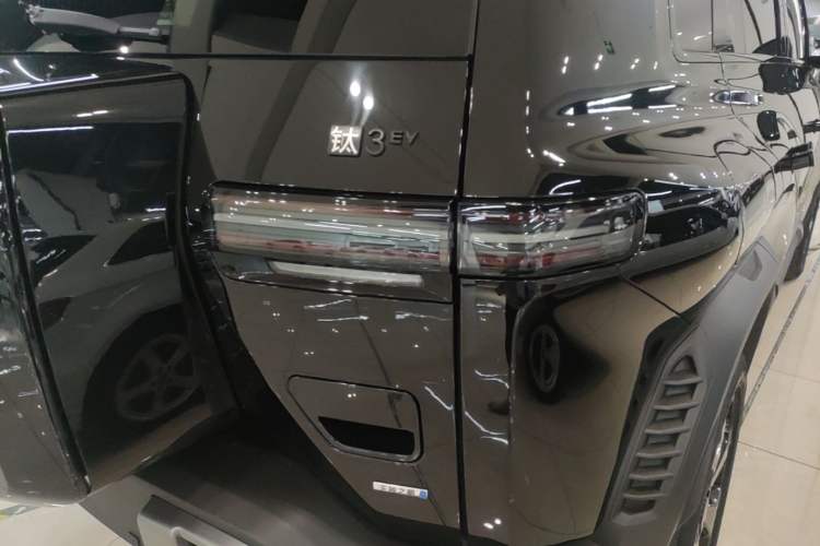 Used Formula Leopard Titanium 3 2025 501 km Four-Wheel Drive Drone Edition Right Rear Taillight