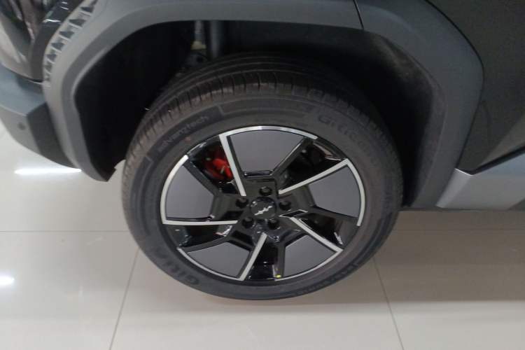 Used Formula Leopard Titanium 3 2025 501KM All-Wheel Drive Intelligent Driving Ultra Version Right Rear Wheel Hub