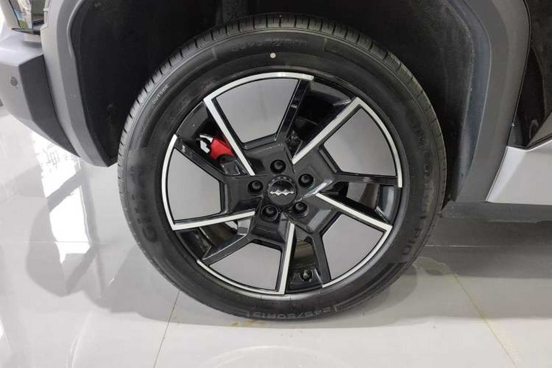 Used Formula Leopard Titanium 3 2025 501KM All-Wheel Drive Intelligent Driving Ultra Version Right Rear Wheel Hub
