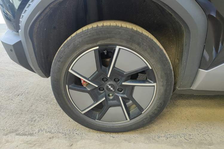 Used Formula Leopard Titanium 3 2025 501KM All-Wheel Drive Intelligent Driving Ultra Version Right Rear Wheel Hub