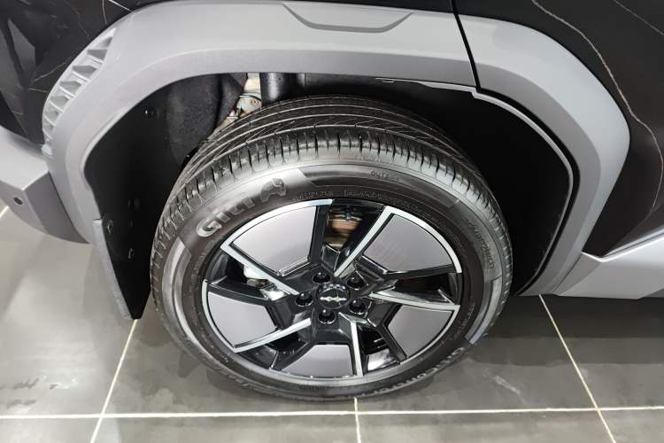 Used Formula Leopard Titanium 3 2025 501 km All-Wheel Drive Intelligent Driving Max Edition Right Rear Wheel Hub