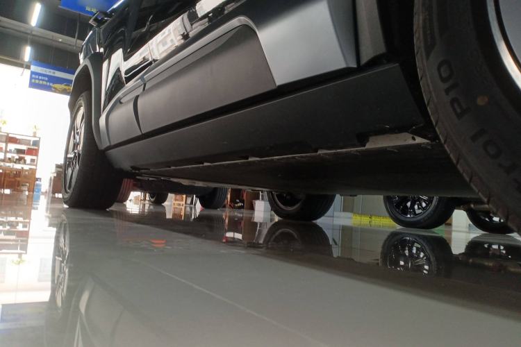 Used Formula Leopard Titanium 3 2025 501KM All-Wheel Drive Intelligent Driving Ultra Version Right Side Sill
