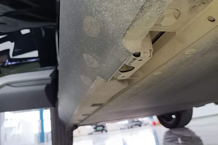 Used Formula Leopard Titanium 3 2025 501KM All-Wheel Drive Intelligent Driving Ultra Version Right Side Sill