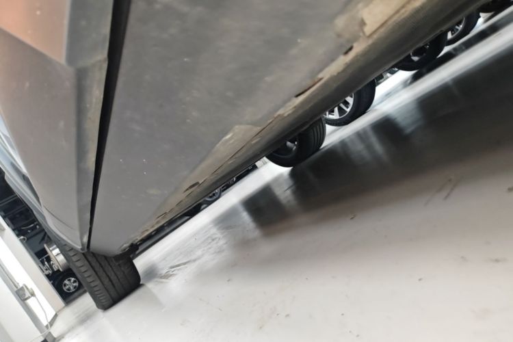 Used Formula Leopard Titanium 3 2025 501 km Four-Wheel Drive Drone Edition Right Side Sill