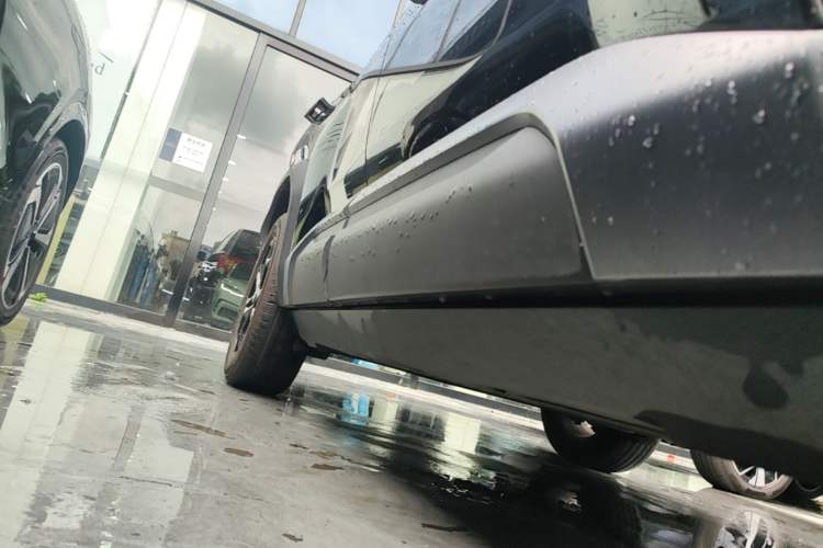 Used Formula Leopard Titanium 3 2025 501 km Range Rear-Wheel Drive Intelligent Driving Max Edition Right Side Sill