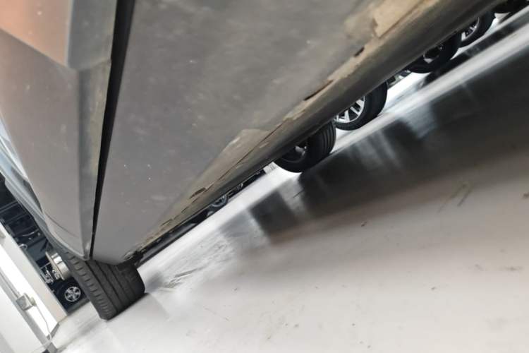 Used Formula Leopard Titanium 3 2025 501 km Four-Wheel Drive Drone Edition Right Side Sill