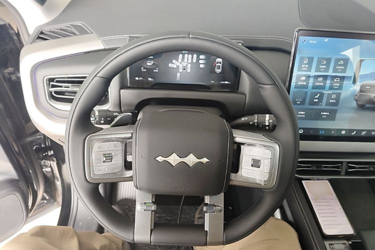 Used Formula Leopard Titanium 3 2025 501KM All-Wheel Drive Intelligent Driving Ultra Version Steering Wheel