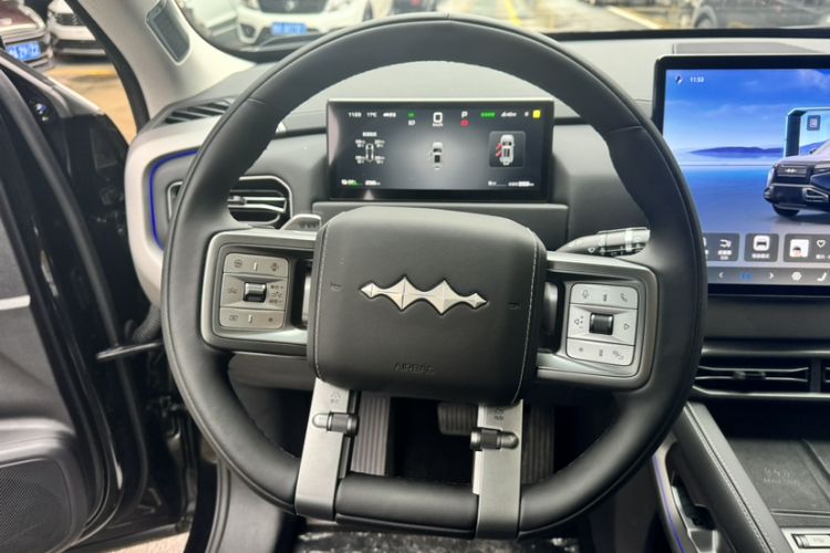 Used Formula Leopard Titanium 3 2025 501KM All-Wheel Drive Intelligent Driving Ultra Version Steering Wheel
