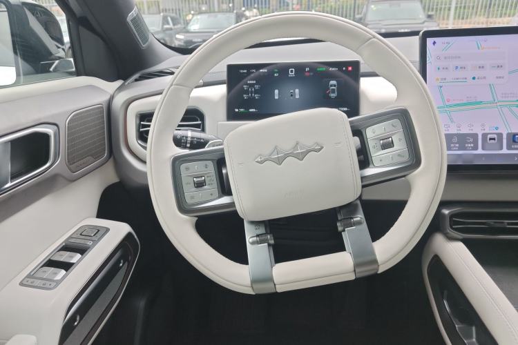 Used Formula Leopard Titanium 3 2025 501KM All-Wheel Drive Intelligent Driving Ultra Version Steering Wheel