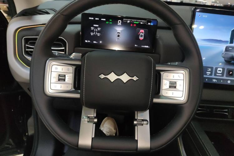 Used Formula Leopard Titanium 3 2025 501 km All-Wheel Drive Intelligent Driving Max Edition Steering Wheel