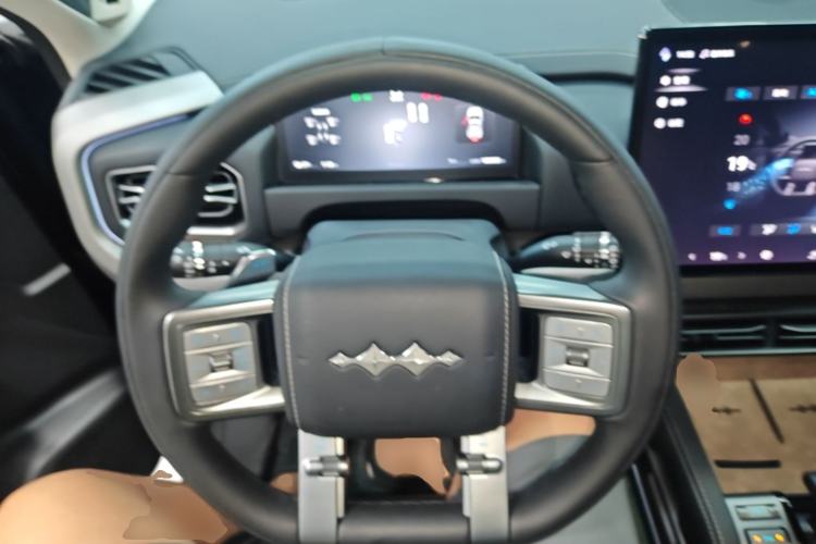 Used Formula Leopard Titanium 3 2025 501 km Four-Wheel Drive Drone Edition Steering Wheel