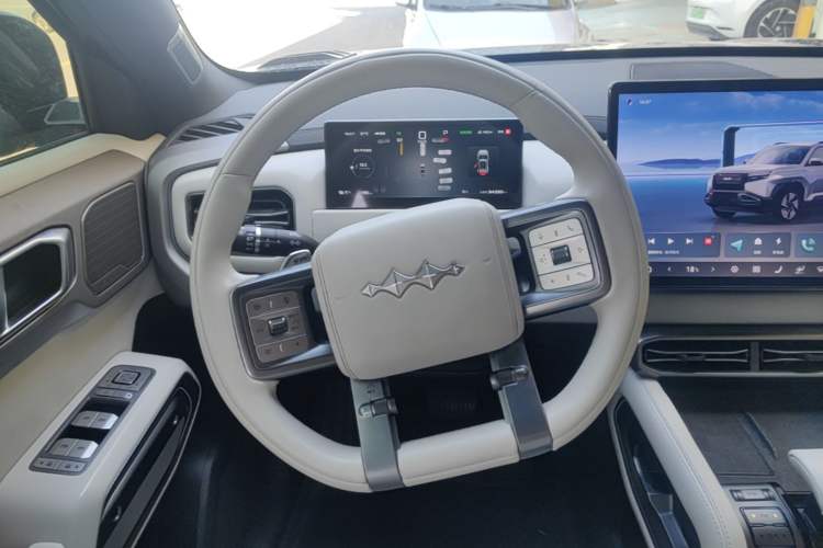 Used Formula Leopard Titanium 3 2025 501KM All-Wheel Drive Intelligent Driving Ultra Version Steering Wheel