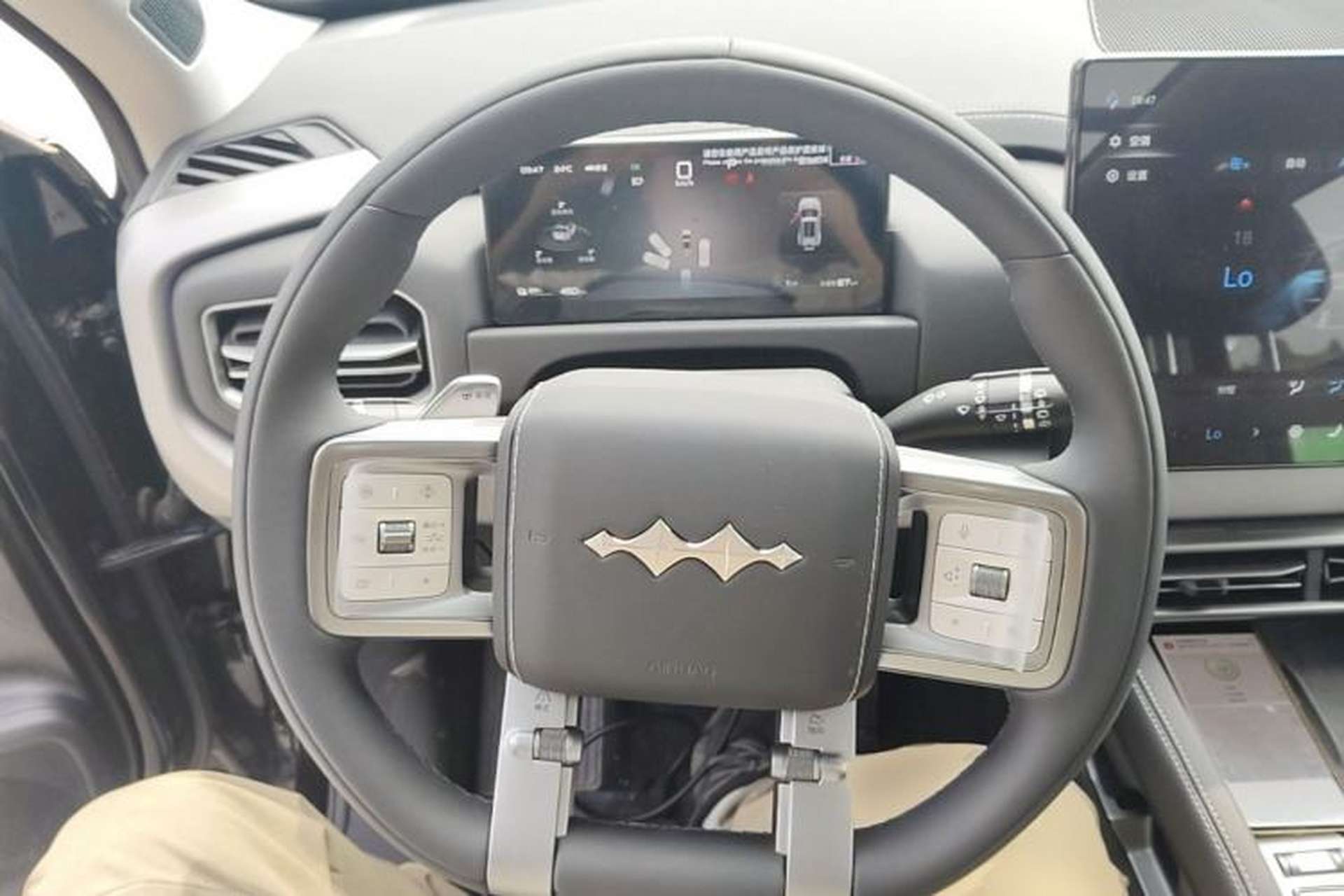 Used Formula Leopard Titanium 3 2025 501KM All-Wheel Drive Intelligent Driving Ultra Version Steering Wheel